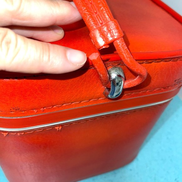 Amelia Earhart Train Case Luggage Orange Vinyl Vintage Handle Metal Hardware - Picture 8 of 12